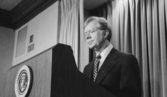 Tổng thống Mỹ Jimmy Carter tuyên bố lệnh trừng phạt mới đối với Iran để trả đũa việc bắt giữ con tin Mỹ, tháng 4/1980. Ảnh: Reuters.