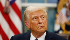 Tổng thống Mỹ Donald Trump bên trong Phòng Bầu dục, ngày 20/1. Ảnh: Getty.