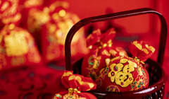 Mặc dù xu hướng tặng quà ngày Tết đã có sự thay đổi, nhưng các giá trị truyền thống vẫn được giữ vững. Ảnh: Getty.