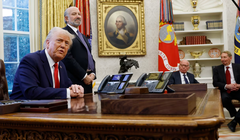 Mỹ đồng ý trì hoãn thuế quan đối với Mexico và Canada sau khi Tổng thống Donald Trump có cuộc trò chuyện với lãnh đạo hai nước. Ảnh: Getty.