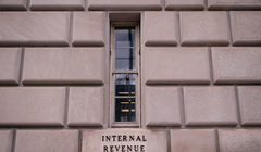 Quang cảnh bên ngoài tòa nhà Sở Thuế vụ (IRS) ở Washington, D.C., Mỹ ngày 16/2. Ảnh: Reuters.