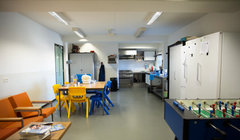 Khu vực sinh hoạt chung bên trong Trại giam ICC. Ảnh: Rappler.