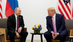 Tổng thống Nga Vladimir Putin và Tổng thống Mỹ Donald Trump trò chuyện trong cuộc gặp song phương tại hội nghị thượng đỉnh các nhà lãnh đạo G20 ở Osaka, Nhật Bản, ngày 28/6/2019. Ảnh: Reuters.