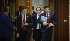 Ngoại trưởng Mỹ Marco Rubio (phải) trong cuộc gặp quan chức Ukraine ở Arab Saudi ngày 11/3. Ảnh: Getty.