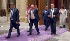 Phái đoàn Nga xuất hiện sau cuộc đàm phán Mỹ-Nga tại Riyadh, Arab Saudi ngày 24/3. Ảnh: Sputnik.