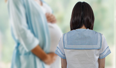 Làn sóng phẫn nộ trỗi dậy ở Trung Quốc sau khi có thông tin một người đàn ông đã trả cho một cô gái vị thành viên 124.000 USD để mang thai hộ một cặp song sinh. Ảnh: Shutterstock.