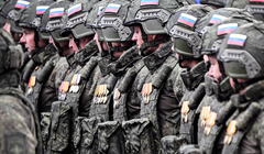 Quân nhân Nga diễu hành trên Quảng trường Đỏ trong lễ duyệt binh Ngày Chiến thắng năm 2024. Ảnh: AFP.