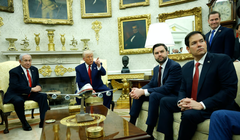 "Chúng ta đang thâm hụt 350 tỷ USD với EU và con số này sẽ nhanh chóng biến mất", ông Trump nói. Ảnh: Getty.