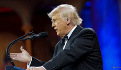 Tổng thống Mỹ Donald Trump phát biểu trong bữa tối của Ủy ban Quốc hội Cộng hòa Quốc gia (NRCC) ở Washington, D.C., Mỹ vào ngày 8/4. Ảnh: Reuters.