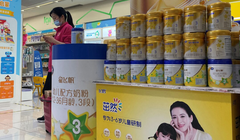 Sữa bột trẻ em được chụp ảnh tại một siêu thị ở Thượng Hải, Trung Quốc. Ảnh: Reuters.