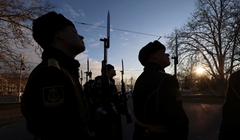 Các thành viên của Hạm đội Biển Đen thuộc Hải quân Nga ở Crimea vào tháng 2. Ảnh: WSJ.