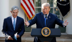 Tổng thống Mỹ Donald Trump và Chủ tịch Fed Jerome Powell. Ảnh: Reuters.