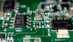 Chip bán dẫn được chụp vào ngày 17/2/2023. Ảnh: Reuters.