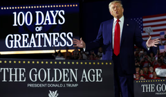 Tổng thống Mỹ Donald Trump phát biểu trong một cuộc vận động đánh dấu ngày thứ 100 tại nhiệm, tại Cao đẳng Cộng đồng Macomb ở Warren, bang Michigan ngày 29/4. Ảnh: Reuters.