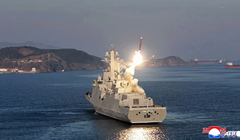 Cuộc thử nghiệm phóng hệ thống vũ khí từ boong tàu khu trục mới nhất của Triều Tiên, Choe Hyon trong một bức ảnh không có ngày công bố. Ảnh: AFP.