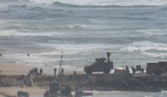 Cảnh tượng cầu tàu nổi bị hư hại, được Mỹ dựng lên để chuyển viện trợ nhân đạo cho người Palestine vào ngày 27/5/2024. Ảnh: Getty.