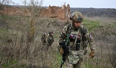 Quân nhân thuộc Lữ đoàn bộ binh hải quân cận vệ số 155 thuộc Hạm đội Thái Bình Dương của Nga với Nhóm lực lượng Sever tham gia huấn luyện chiến đấu trong bối cảnh hoạt động quân sự của Nga tại Ukraine, ở khu vực Kursk, Nga. Ảnh: Sputnik.