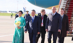 Tổng Bí thư Tô Lâm và Phu nhân đến thủ đô Moskva, bắt đầu chuyến thăm chính thức Liên bang Nga và dự Lễ kỷ niệm 80 năm Ngày Chiến thắng trong chiến tranh Vệ quốc vĩ đại. Ảnh: Thống Nhất/TTXVN.