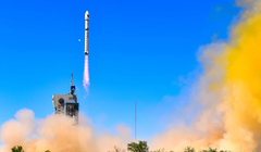 Trung Quốc phóng tên lửa đẩy Trường Chinh-2D đưa chòm sao vệ tinh điện toán không gian vào vũ trụ ngày 14/5. Ảnh: Xinhua.