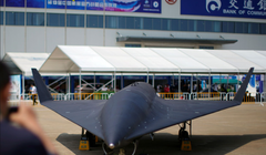 Quân đội Trung Quốc trưng bày máy bay không người lái siêu thanh tầm cao WZ-8 tại Triển lãm Hàng không và Vũ trụ Quốc tế Trung Quốc lần thứ 13. Ảnh: Reuters.