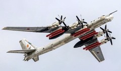 Máy bay ném bom Tu-95MSM với 8 tên lửa hành trình Kh-101/102. Ảnh: MW.