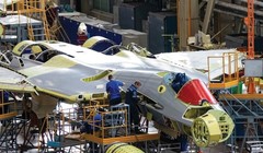Hoạt động sản xuất Su-57 tại Nhà máy máy bay Komsomolsk on Amur. Ảnh: MW.