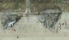 Hình ảnh vệ tinh cho thấy máy bay ném bom chiến lược Tu-95 bị phá hủy vào ngày 4/6, sau cuộc tấn công bằng UAV của Ukraine vào Căn cứ Không quân Olenya của Nga. Ảnh: Maxar Technologies.