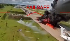 Ảnh cắt từ clip cho thấy UAV của Ukraine đang tấn công các máy bay ném bom chiến lược của Nga trong chiến dịch "Mạng nhện". Ảnh: WSJ. 