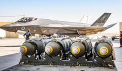 Máy bay F-35 của Israel với bom JDAM GBU-31/B. Ảnh: Getty.
