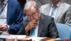 Tổng thư ký Liên Hợp Quốc Antonio Guterres tham dự cuộc họp của Hội đồng Bảo an Liên hợp quốc tại Thành phố New York vào ngày 22/6, sau cuộc tấn công của Mỹ vào các cơ sở hạt nhân của Iran. Ảnh: Reuters.