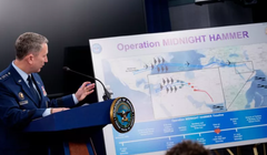 Chủ tịch Hội đồng Tham mưu trưởng Liên quân Không quân, Tướng Dan Caine thảo luận về chi tiết nhiệm vụ tấn công Iran trong cuộc họp báo tại Lầu Năm Góc vào ngày 22/6 tại Arlington, Virginia. Ảnh: Getty.