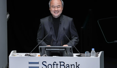 Masayoshi Son, chủ tịch kiêm giám đốc điều hành của SoftBank Group Corp., phát biểu trong cuộc họp đại hội đồng thường niên của công ty tại Tokyo, Nhật Bản, ngày 27/6. Ảnh: Bloomberg.