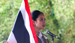 Thủ tướng Thái Lan Paetongtarn Shinawatra phát biểu với các viên chức hành chính tại Trung đoàn bộ binh số 12, Tiểu đoàn bộ binh số 3 tại một thị trấn biên giới Thái Lan-Campuchia ngày 26/6. Ảnh: Reuters.