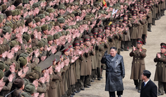 Nhà lãnh đạo Triều Tiên Kim Jong-un tại Học viện quân sự Kang Kon ở Bình Nhưỡng vào ngày 25/2. Ảnh: KCNA.