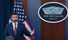Phát ngôn viên Lầu Năm Góc, ông Sean Parnell, trong cuộc họp báo hôm 2/7. Ảnh: AFP.