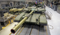 Hoạt động sản xuất xe tăng T-90 tại nhà máy Uralvagonzavod. Ảnh: MW.