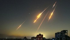 Tên lửa đạn đạo của Iran bay trên bầu trời Israel. Ảnh: MW.