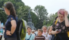 Nhiều người Ukraine cho rằng đất nước họ có thể bị tàn phá và chứng kiến tình trạng di cư vào năm 2035. Ảnh: Zuma.