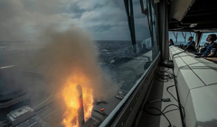 Tàu HNLMS De Ruyter phóng tên lửa Tomahawk ngoài khơi bờ biển Norfolk, Virginia, Mỹ vào ngày 11/3. Ảnh: BQP Hà Lan.