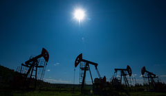 Hoạt động bơm dầu bên ngoài Almetyevsk, Cộng hòa Tatarstan, Nga ngày 14/7. Ảnh: Reuters.