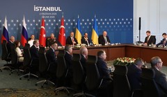 Các thành viên của phái đoàn tham dự vòng đàm phán trực tiếp thứ hai giữa Nga và Ukraine tại Cung điện Ciragan ở Istanbul, Thổ Nhĩ Kỳ. Ảnh: Sputnik.