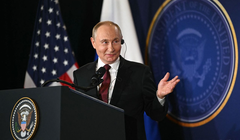 Tổng thống Nga Vladimir Putin tại cuộc họp báo chung với Tổng thống Mỹ Donald Trump. Ảnh: AFP.