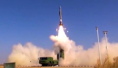 Hình ảnh một vụ phóng tên lửa hành trình DF-100. Ảnh: MW.