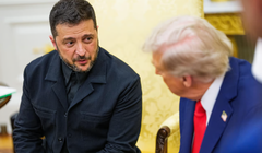 Tổng thống Ukraine Volodymyr Zelensky đã trao cho Tổng thống Mỹ Donald Trump một bức thư do vợ ông là Olena Zelenska viết cho Đệ nhất phu nhân Mỹ Melania. Ảnh: EPA.