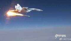 Chiến đấu cơ Su-35S của Nga đang phóng tên lửa tầm xa. Ảnh: Eurasian Times.