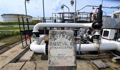 Một bức ảnh chụp vào ngày 5/5/2022 cho thấy trạm tiếp nhận của đường ống dẫn dầu Druzhba giữa Hungary và Nga. Ảnh: AFP.