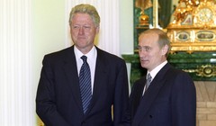 Cựu Tổng thống Mỹ Bill Clinton và Tổng thống Nga Vladimir Putin vào ngày 5/6/2000 tại Moscow, Nga. Ảnh: Sputnik.