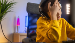 Một câu lạc bộ thể thao điện tử ở Trung Quốc đang cung cấp khóa học kéo dài 22 ngày, trị giá 1.400 USD nhằm mục đích giúp trẻ em cai nghiện game. Ảnh: Shutterstock.