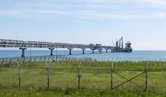 Toàn cảnh nhà máy khí hóa lỏng do Sakhalin Energy vận hành tại Prigorodnoye trên đảo Sakhalin ở Thái Bình Dương, Nga ngày 15/7/2021. Ảnh: Reuters.