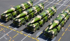 Tên lửa đạn đạo DF-26 của Lực lượng Tên lửa PLA. Ảnh: MW.